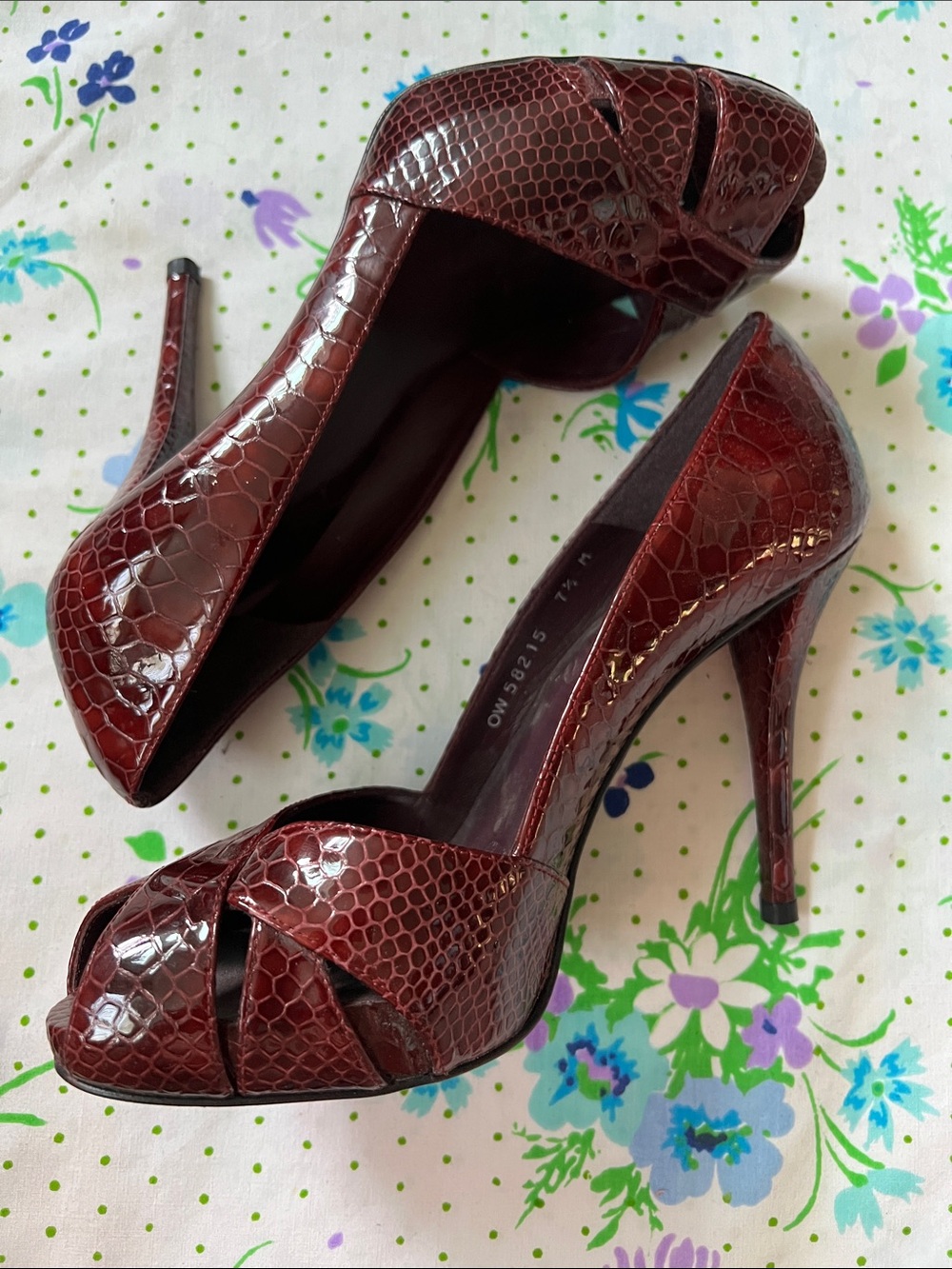 Stuart Weitzman Croc Oxblood Peep Toe Heels - 7.5 - Picture 2 of 13